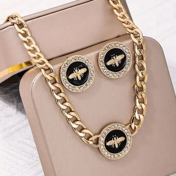 ✨ Black & Gold Bee Rounded Necklace & Earrings Set ✨ - Picture 1 of 5